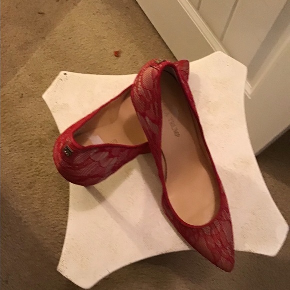 Lace Pumps - Picture 2 of 4